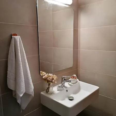 Thanos ,rooms And * أُرانّوبولي