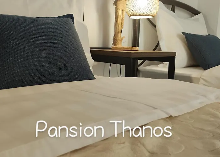 Thanos ,rooms And Ουρανούπολη
