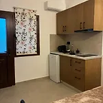 Thanos ,rooms And アパート *