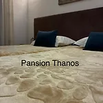 Thanos ,rooms And アパート オウランオウポリ
