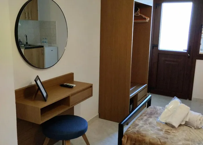 Thanos ,rooms And Apartment *