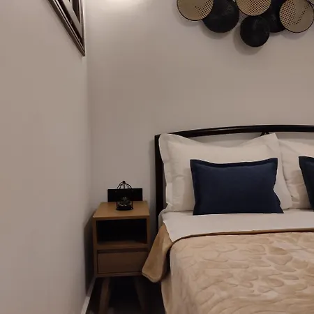 Thanos ,rooms And * Уранополис