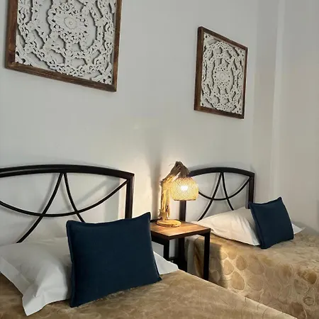 Thanos ,rooms And Διαμέρισμα